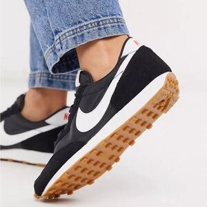 NIKE daybreak sneakers size 7